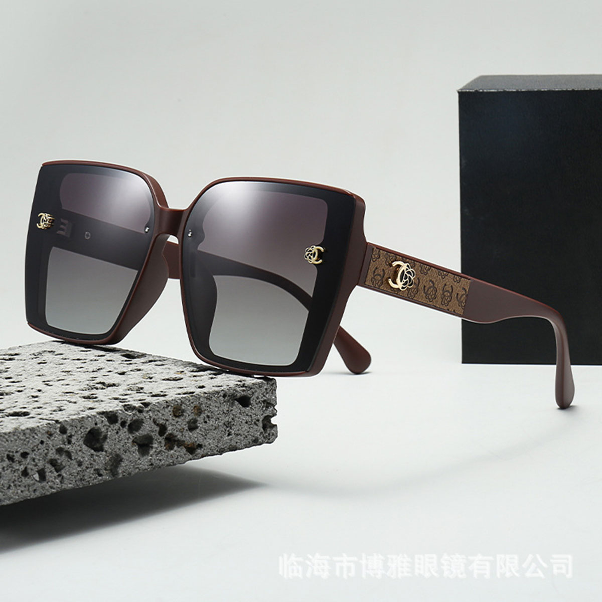 Street Fashion Definition - Nouvelles lunettes de soleil tendance -