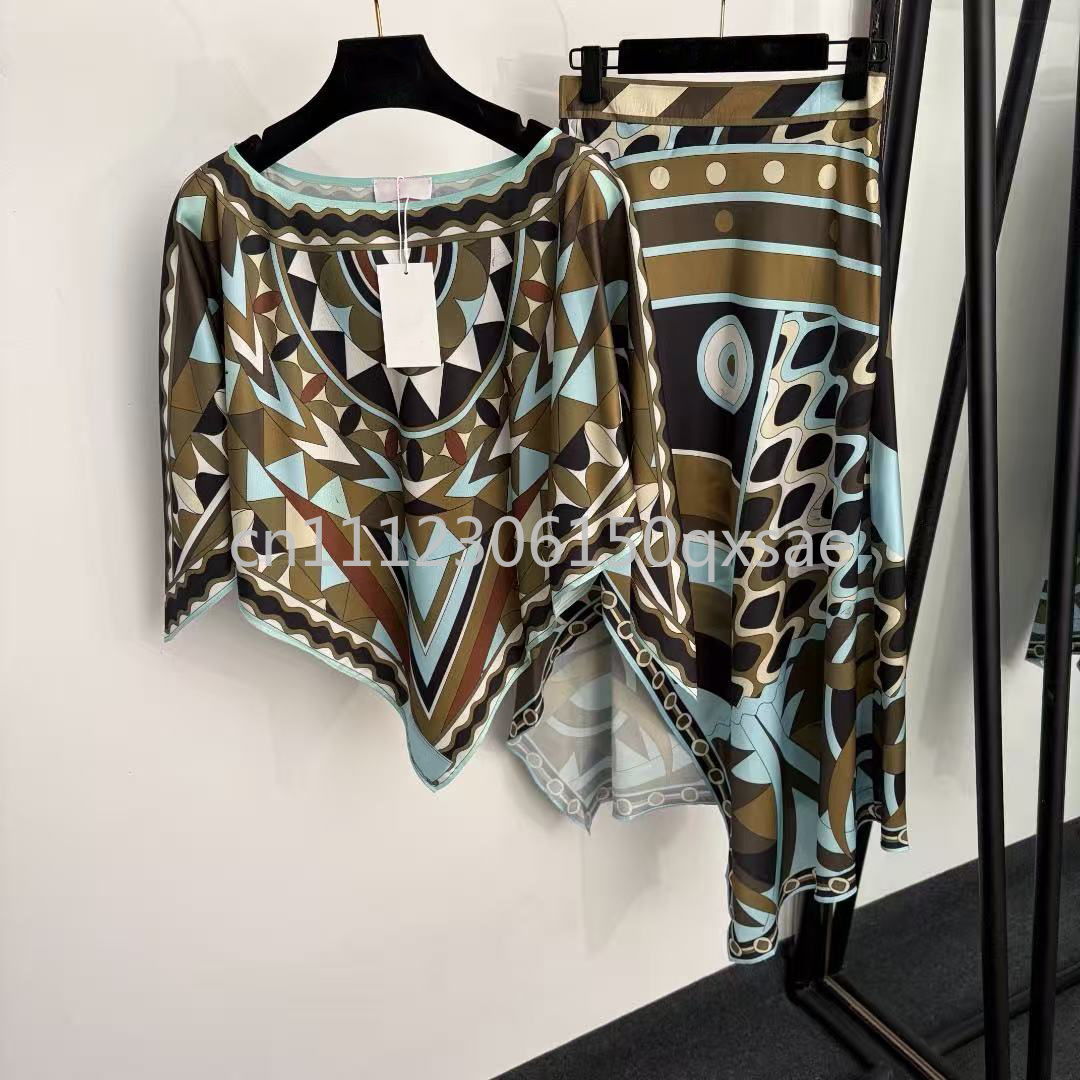Ensemble de robes-cape noires  - Street Fashion Logo avis et prix