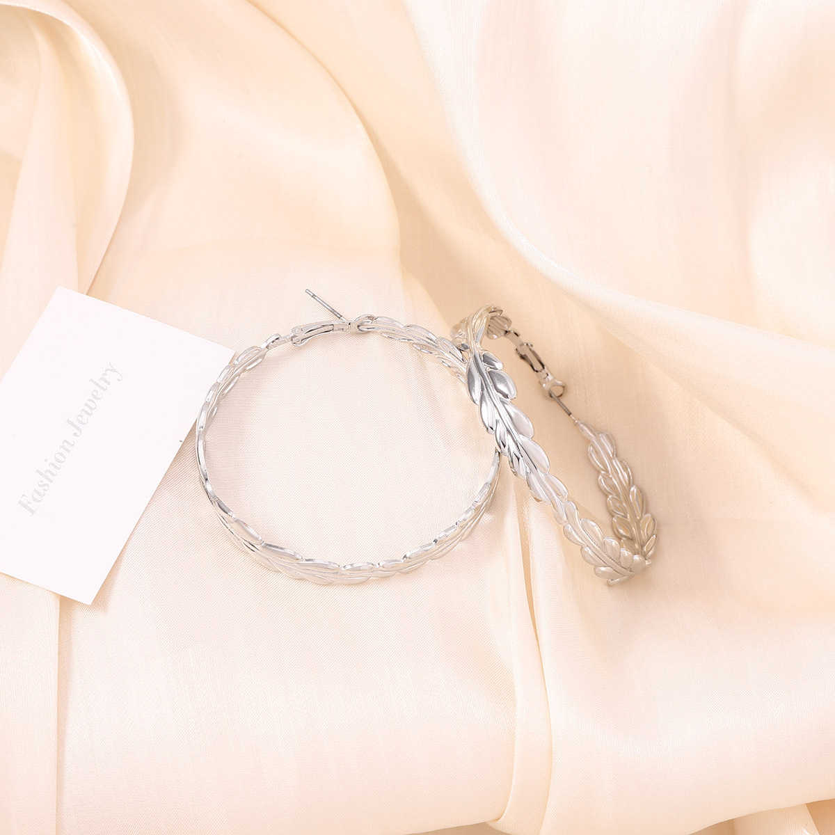 Boucles d'oreilles tendance po - Street Fashion Hong Kong avis et prix